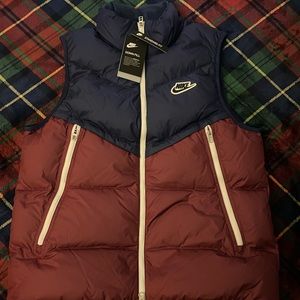Nike Sportswear down fill vest mens size L brand new with tags
